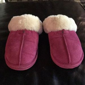 Magenta BearPaw Fuzzy Slippers Size 9